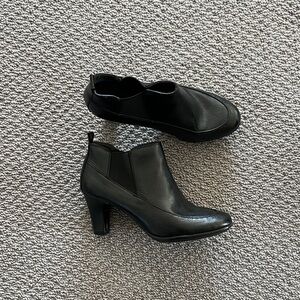 AEROSOLES Black Heeled Boots booties